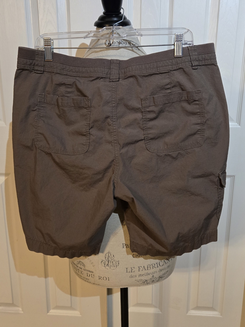 St. John's Bay Womens Brown Cargo Shorts - Picture 3 of 3